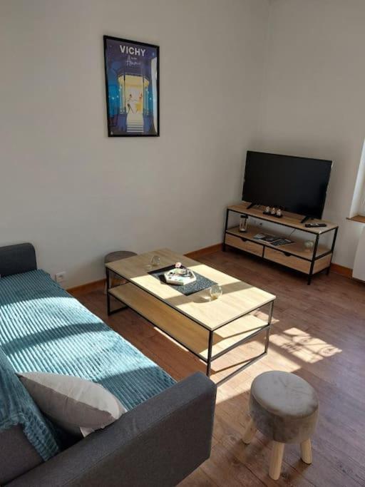 Appartement Proche Des Parcs Vichy Eksteriør billede